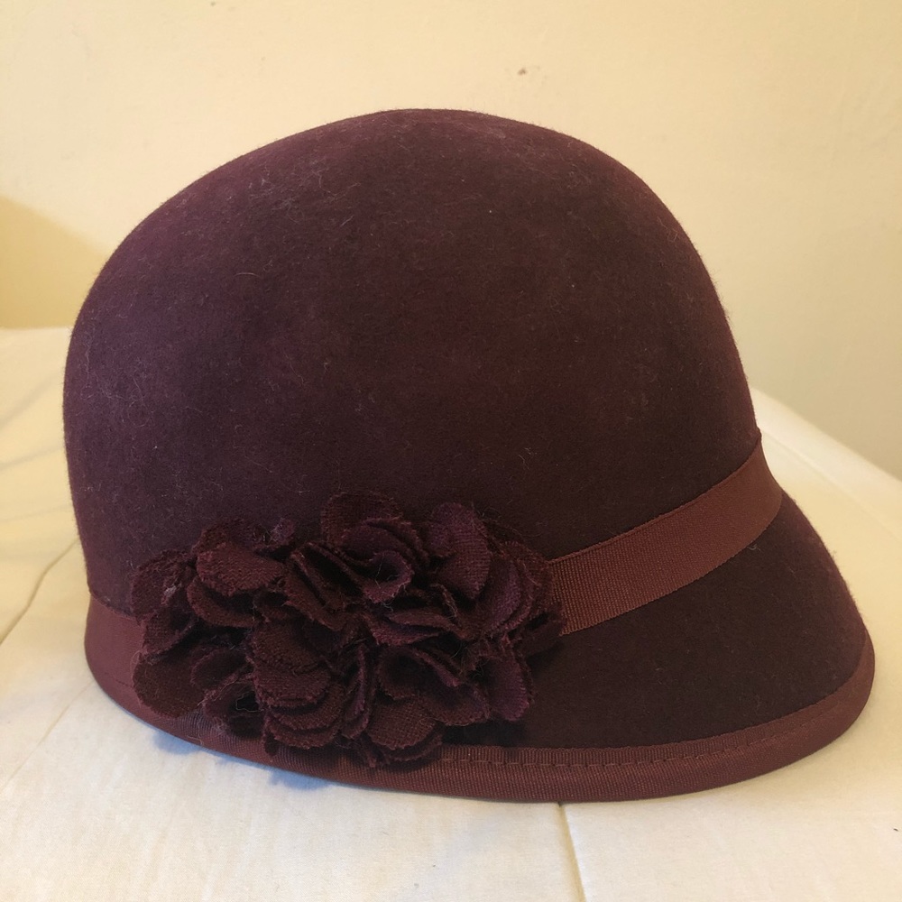 Vintage-inspired hat